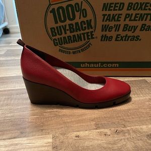 NWT BetaBrand Wedge Size 8